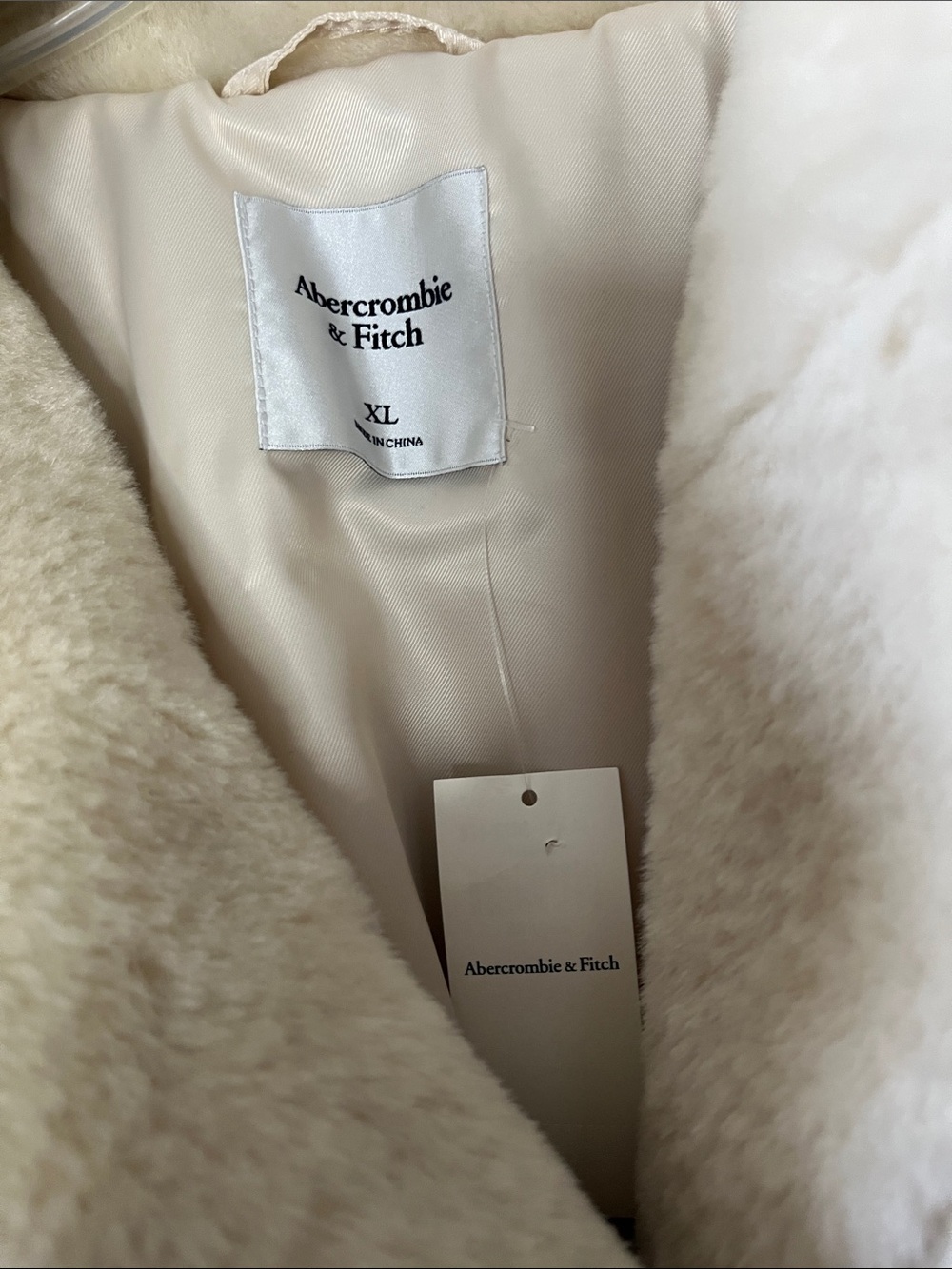NWT Abercrombie and Fitch white faux fur cropped gold buttons jacket coat - Picture 4 of 6